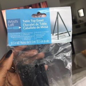 Black table top easel